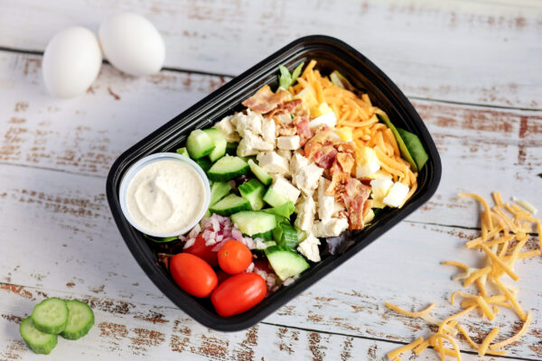 La salade Cobb au poulet ranch