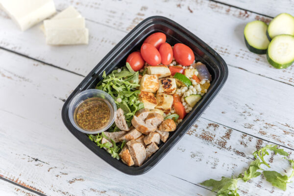 La salade de couscous aux légumes & halloumi