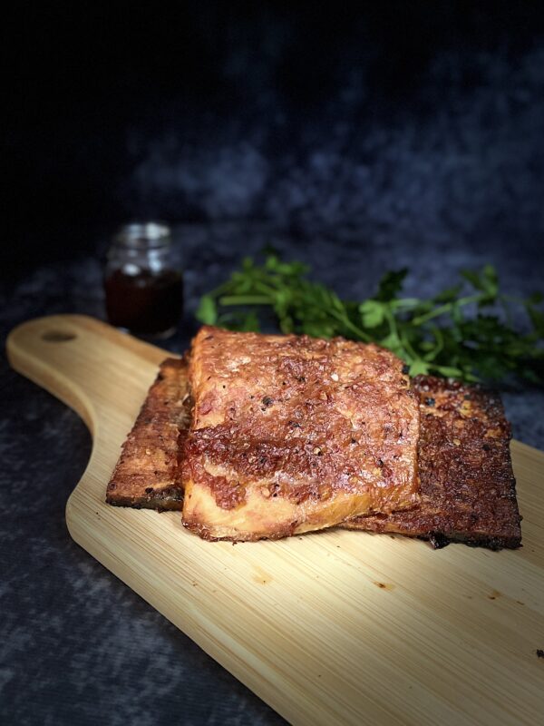 Le pavé de saumon bourbon bbq sur planche de cèdre