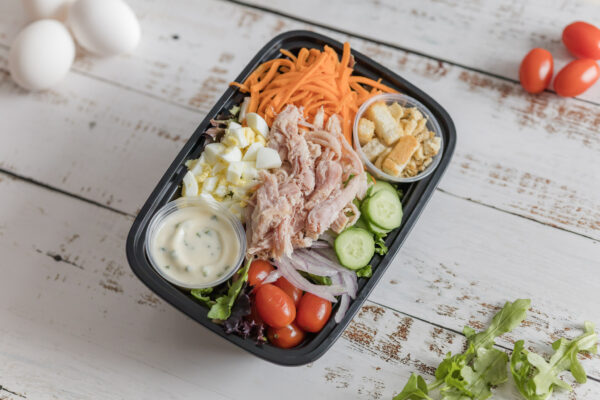 La salade Cobb au jambon effiloché