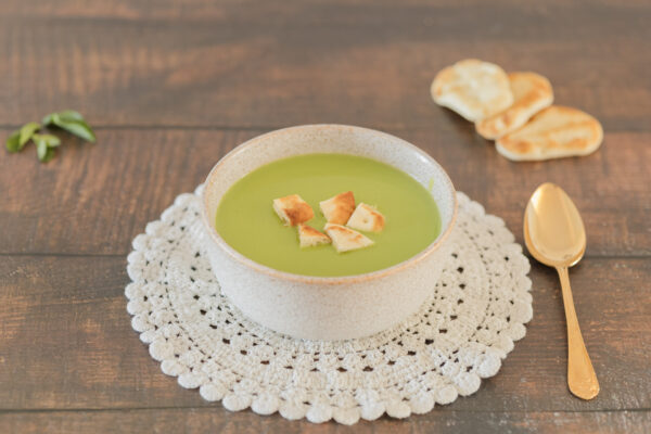La crème de petits pois verts, menthe & halloumi
