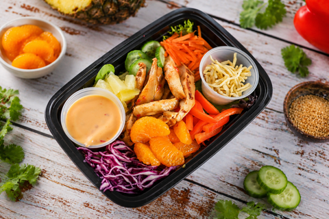 La salade au poulet thaïe